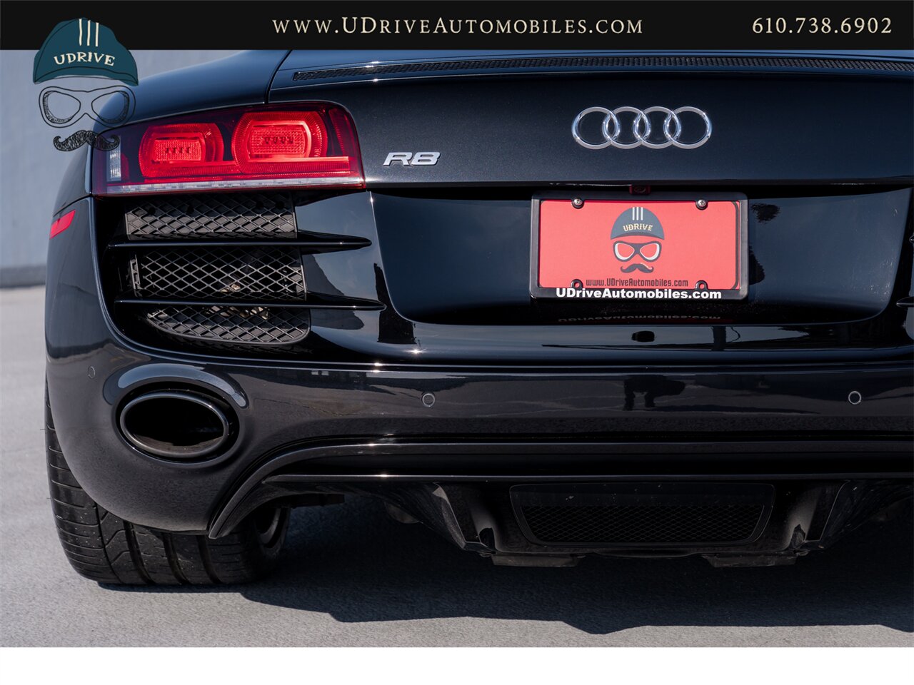2011 Audi R8 5.2L V10 6 Speed Manual Red Stitching  Service History - Photo 23 - West Chester, PA 19382