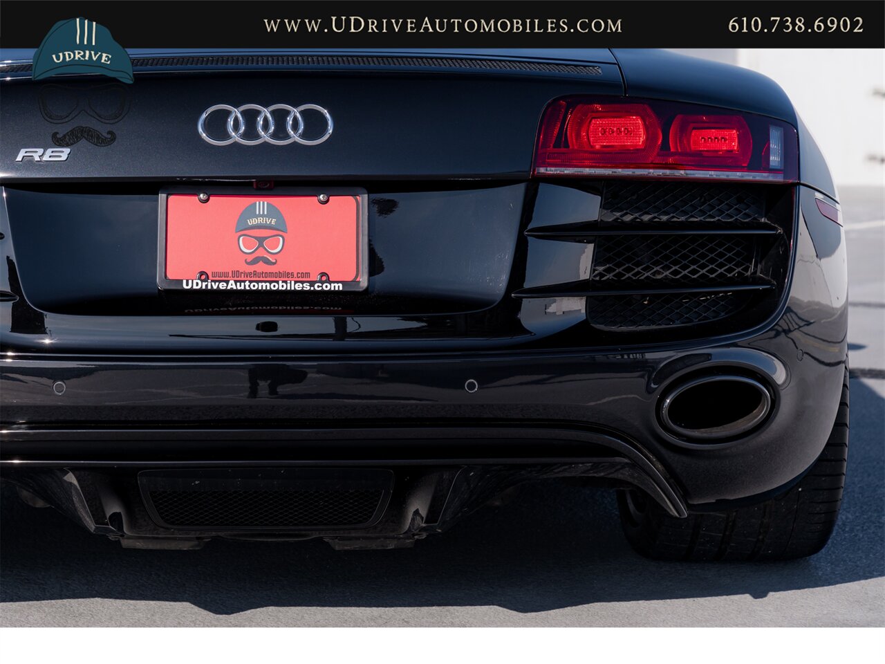 2011 Audi R8 5.2L V10 6 Speed Manual Red Stitching  Service History - Photo 21 - West Chester, PA 19382