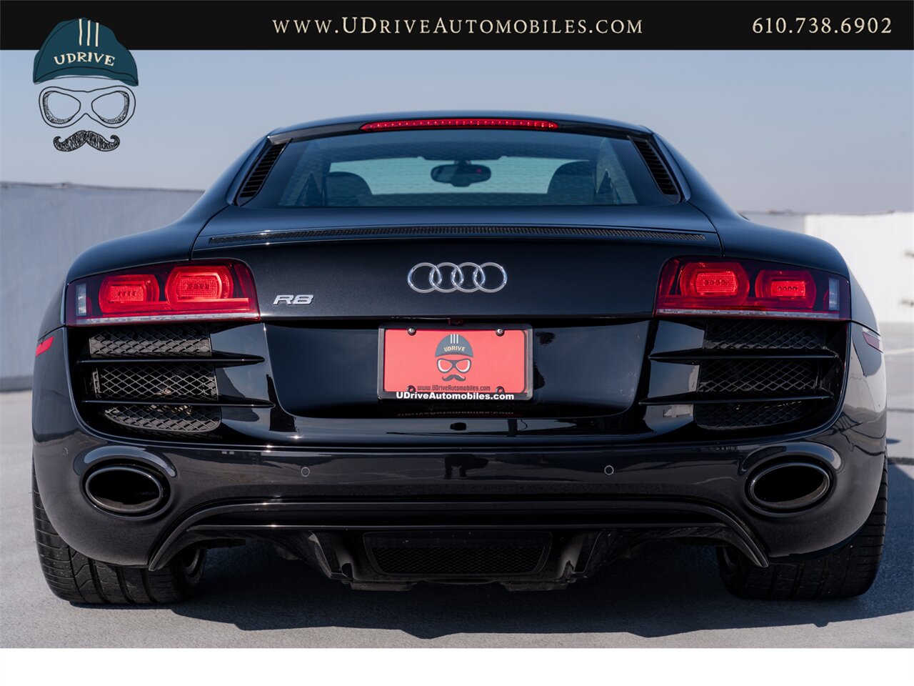 2011 Audi R8 5.2L V10 6 Speed Manual Red Stitching  Service History - Photo 22 - West Chester, PA 19382