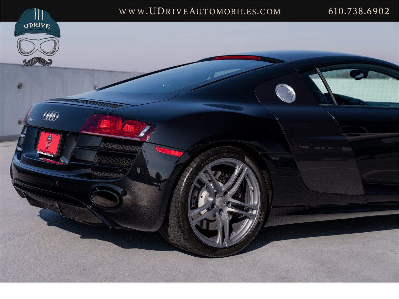 2011 Audi R8 5.2L V10 6 Speed Manual Red Stitching  Service History - Photo 20 - West Chester, PA 19382