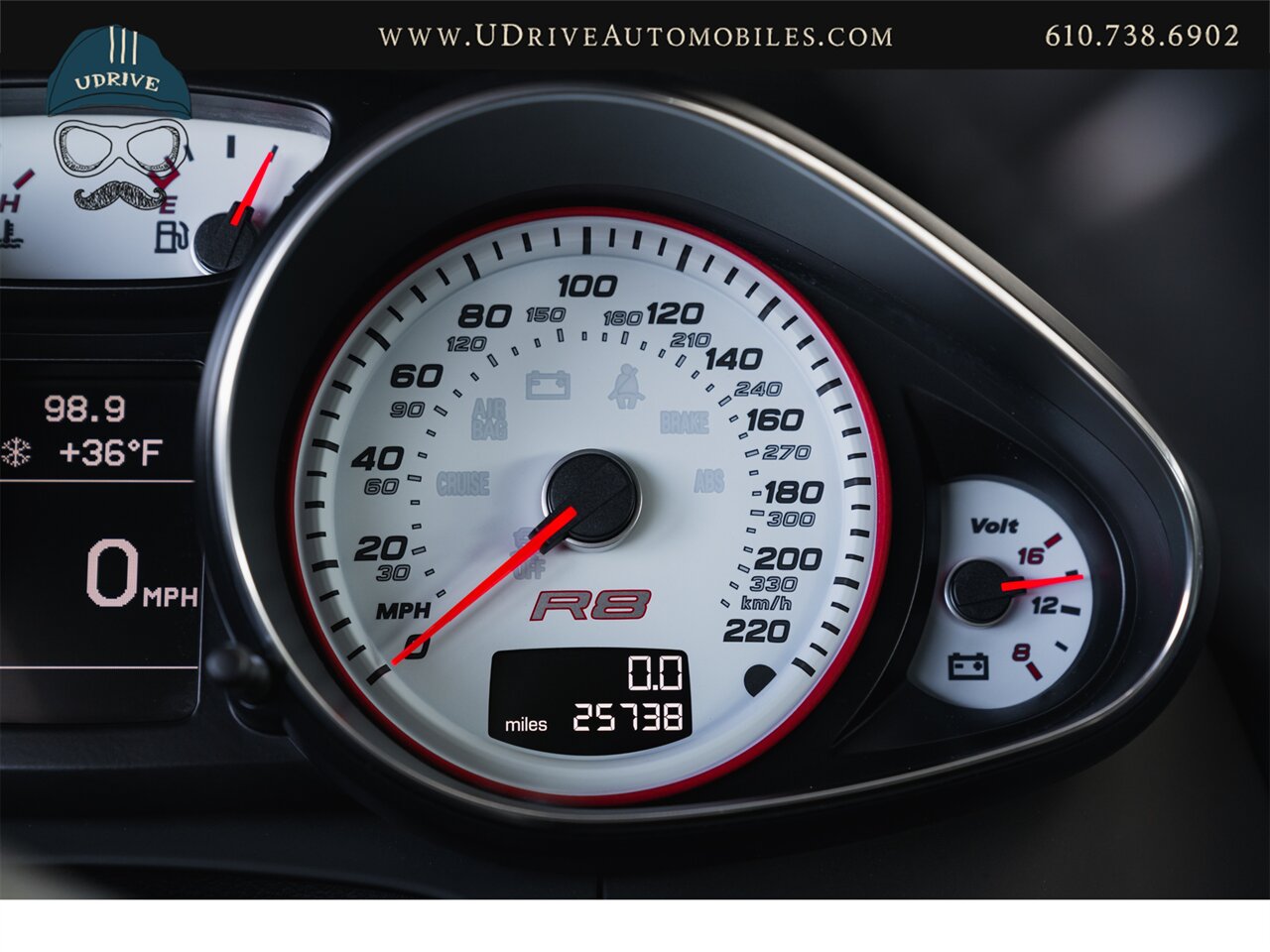 2011 Audi R8 5.2L V10 6 Speed Manual Red Stitching  Service History - Photo 36 - West Chester, PA 19382