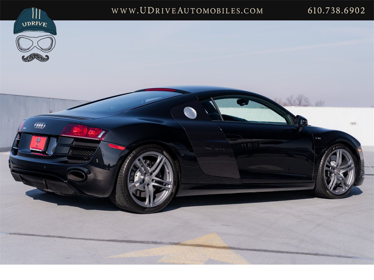 2011 Audi R8 5.2L V10 6 Speed Manual Red Stitching  Service History - Photo 19 - West Chester, PA 19382