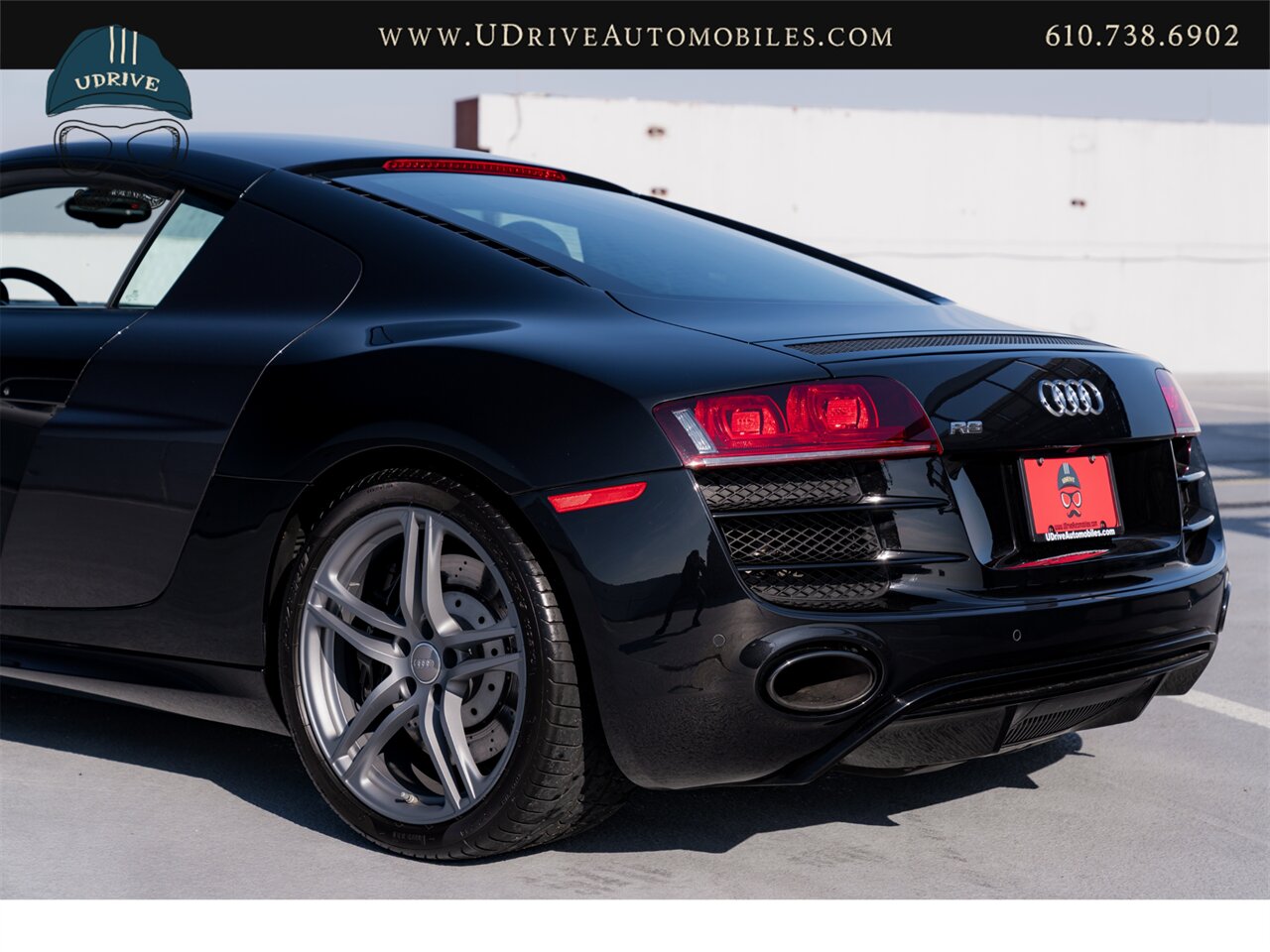2011 Audi R8 5.2L V10 6 Speed Manual Red Stitching  Service History - Photo 24 - West Chester, PA 19382