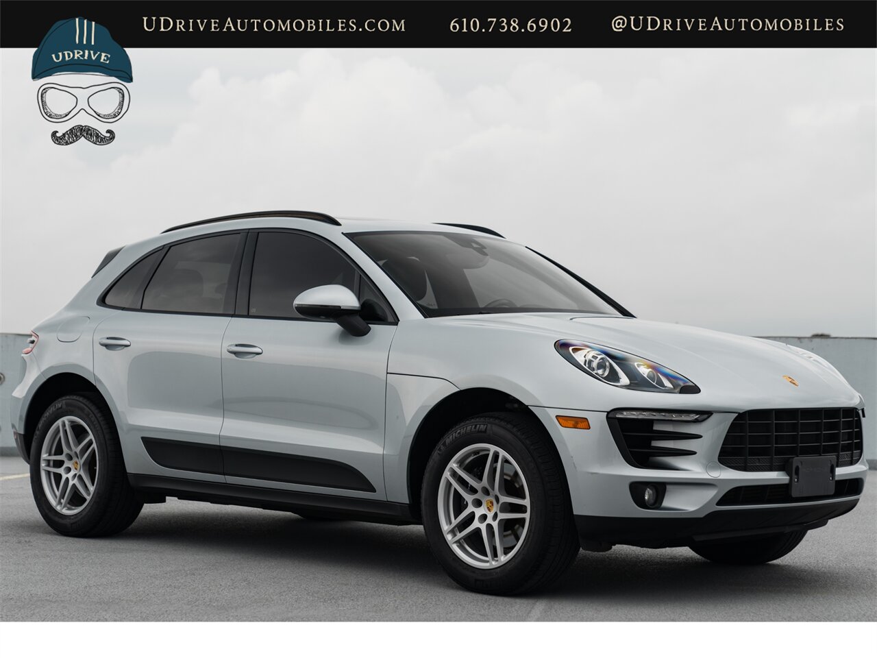 2018 Porsche Macan  Panoramic Roof Porsche Entry and Drive Lane Change Assist Power Seats - Photo 15 - West Chester, PA 19382