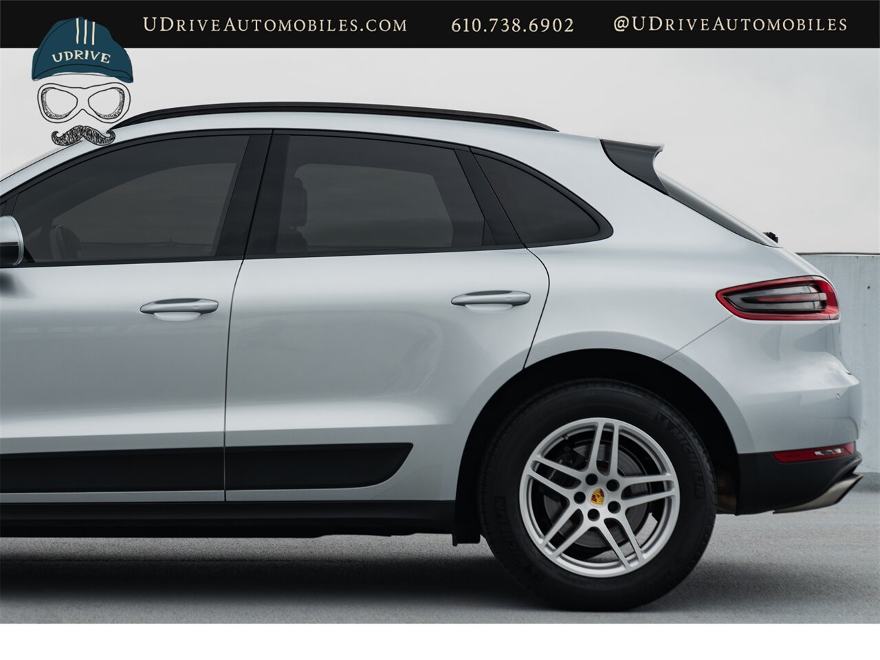 2018 Porsche Macan  Panoramic Roof Porsche Entry and Drive Lane Change Assist Power Seats - Photo 25 - West Chester, PA 19382