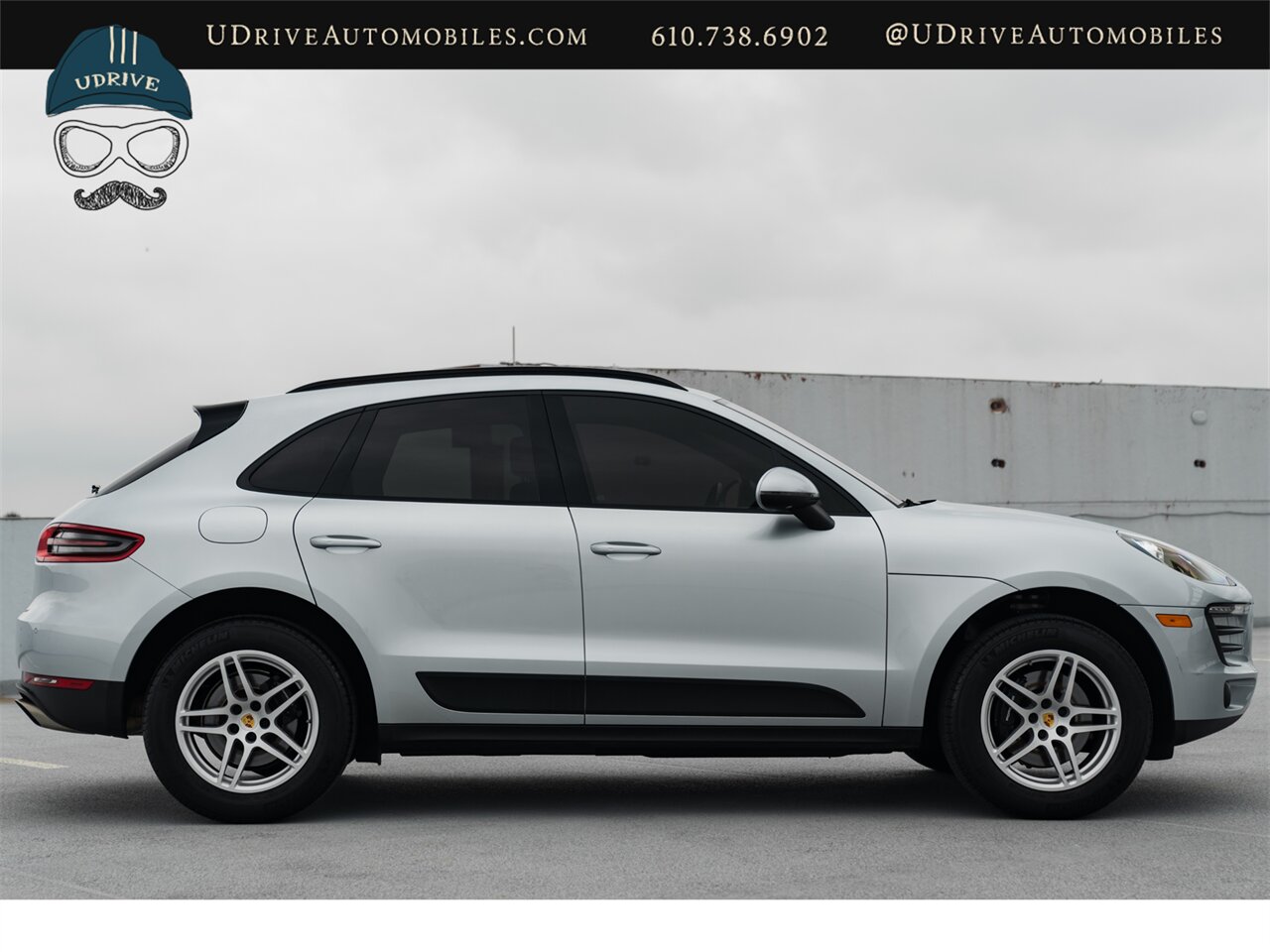 2018 Porsche Macan  Panoramic Roof Porsche Entry and Drive Lane Change Assist Power Seats - Photo 18 - West Chester, PA 19382