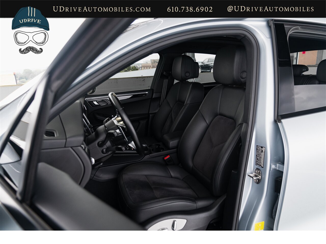 2018 Porsche Macan  Panoramic Roof Porsche Entry and Drive Lane Change Assist Power Seats - Photo 6 - West Chester, PA 19382