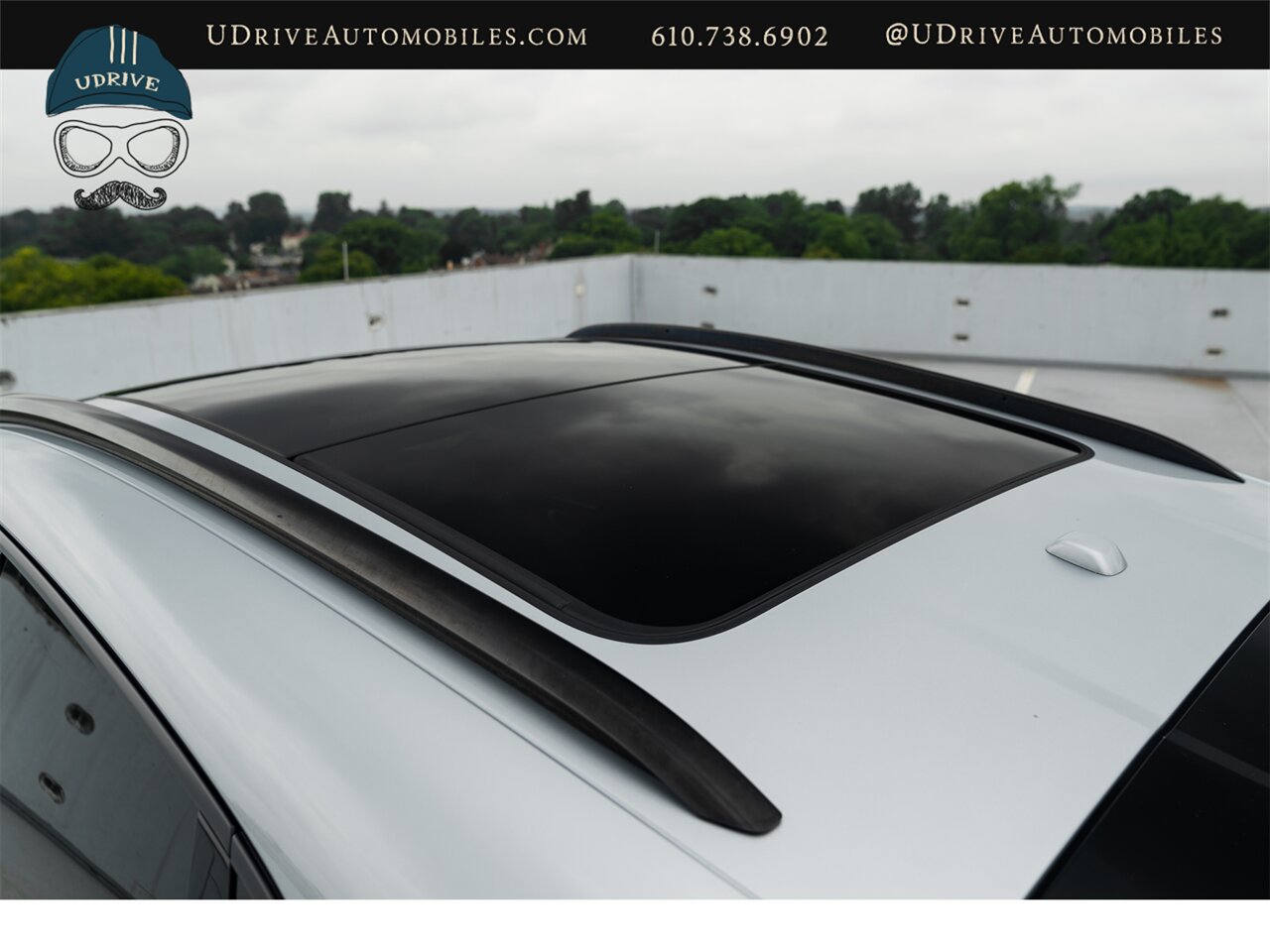 2018 Porsche Macan  Panoramic Roof Porsche Entry and Drive Lane Change Assist Power Seats - Photo 52 - West Chester, PA 19382