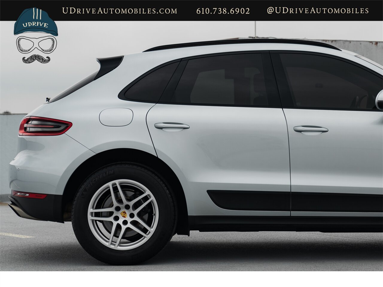 2018 Porsche Macan  Panoramic Roof Porsche Entry and Drive Lane Change Assist Power Seats - Photo 19 - West Chester, PA 19382