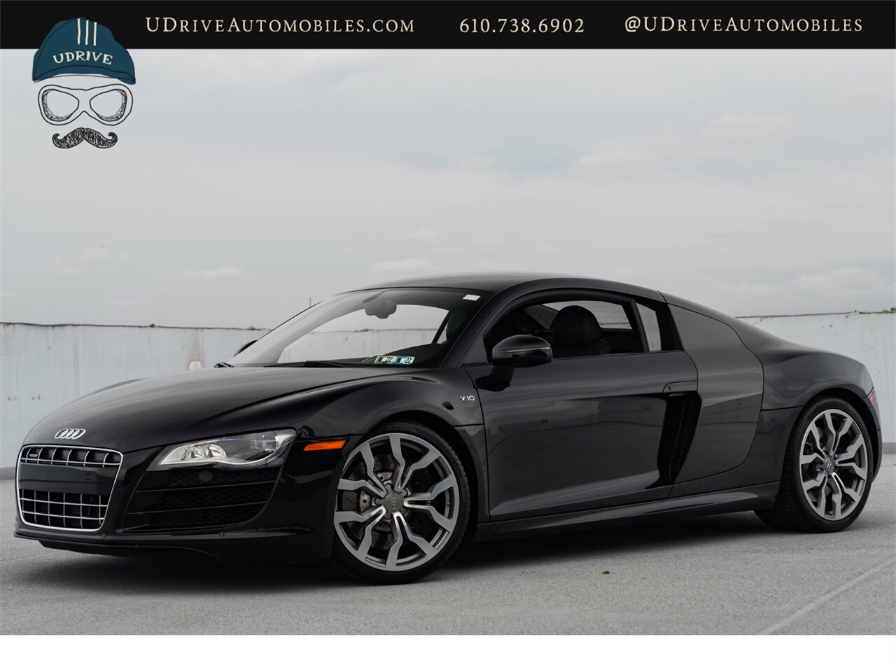 2012 Audi R8 5.2 quattro  V10 6 Speed Manual 8k Miles - Photo 1 - West Chester, PA 19382