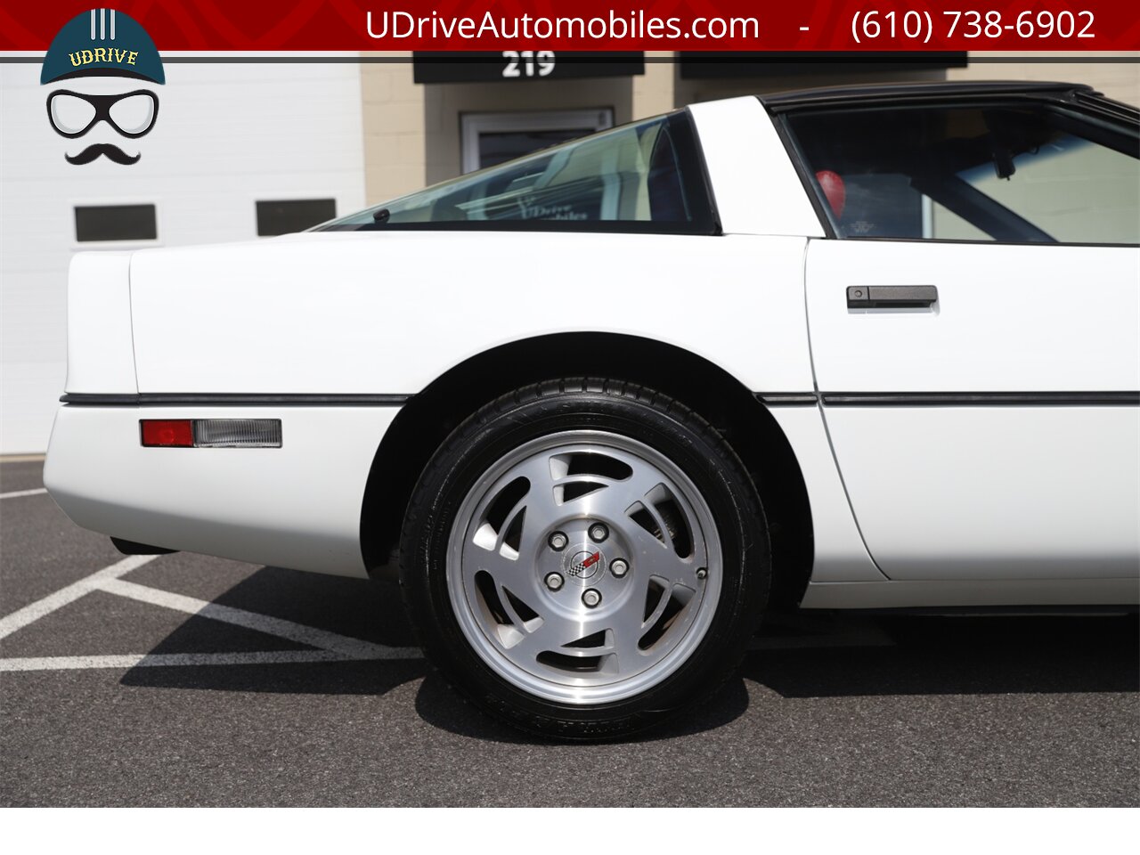 1990 Chevrolet Corvette 3k MIles 1 Owner White over Red Sport Seats   - Photo 17 - West Chester, PA 19382