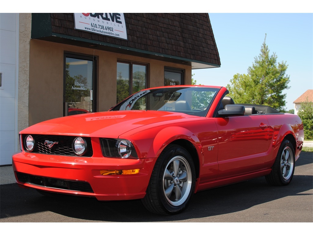 2005 Ford Mustang GT Deluxe   - Photo 2 - West Chester, PA 19382