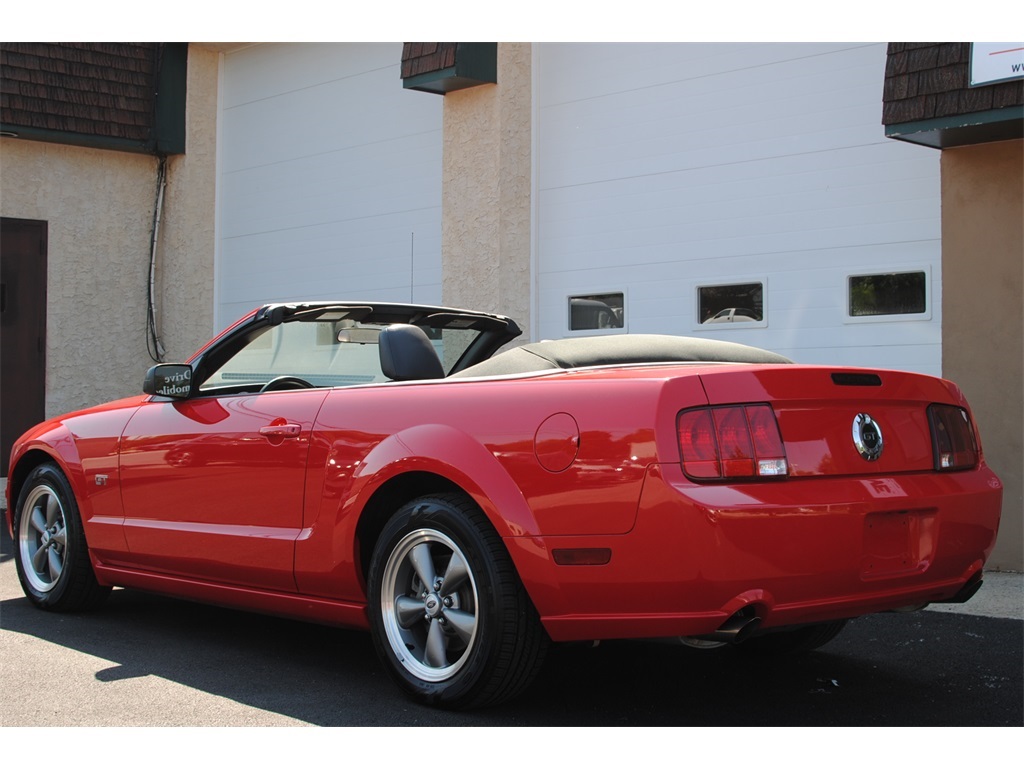 2005 Ford Mustang GT Deluxe   - Photo 15 - West Chester, PA 19382