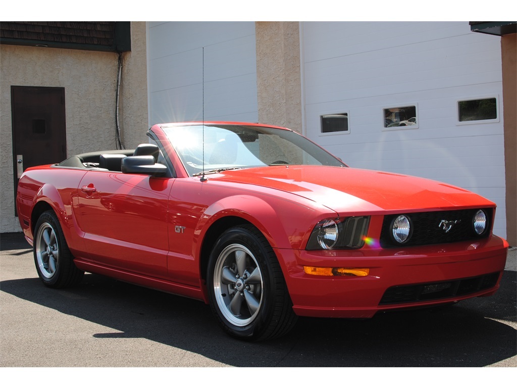 2005 Ford Mustang GT Deluxe   - Photo 5 - West Chester, PA 19382