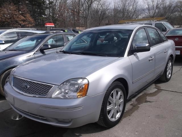 The 2005 Ford Five Hundred Limited photos
