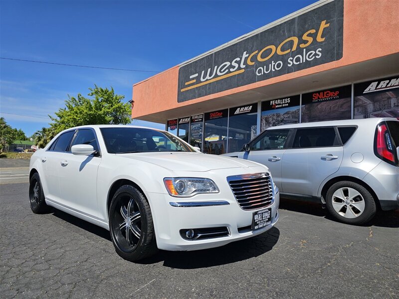 2013 Chrysler 300 photo