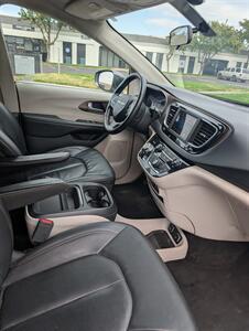 2018 Chrysler Pacifica Touring L   - Photo 12 - Sacramento, CA 95823