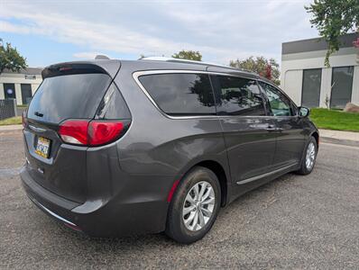 2018 Chrysler Pacifica Touring L   - Photo 5 - Sacramento, CA 95823