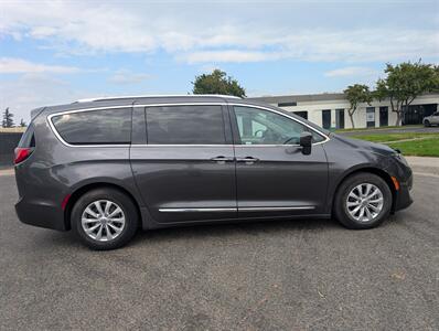 2018 Chrysler Pacifica Touring L   - Photo 6 - Sacramento, CA 95823