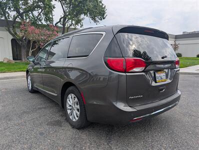 2018 Chrysler Pacifica Touring L   - Photo 3 - Sacramento, CA 95823
