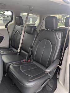 2018 Chrysler Pacifica Touring L   - Photo 11 - Sacramento, CA 95823