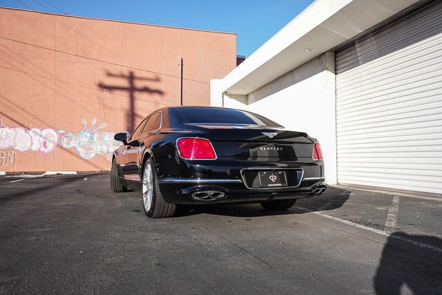 2023 Bentley Flying Spur V8 photo