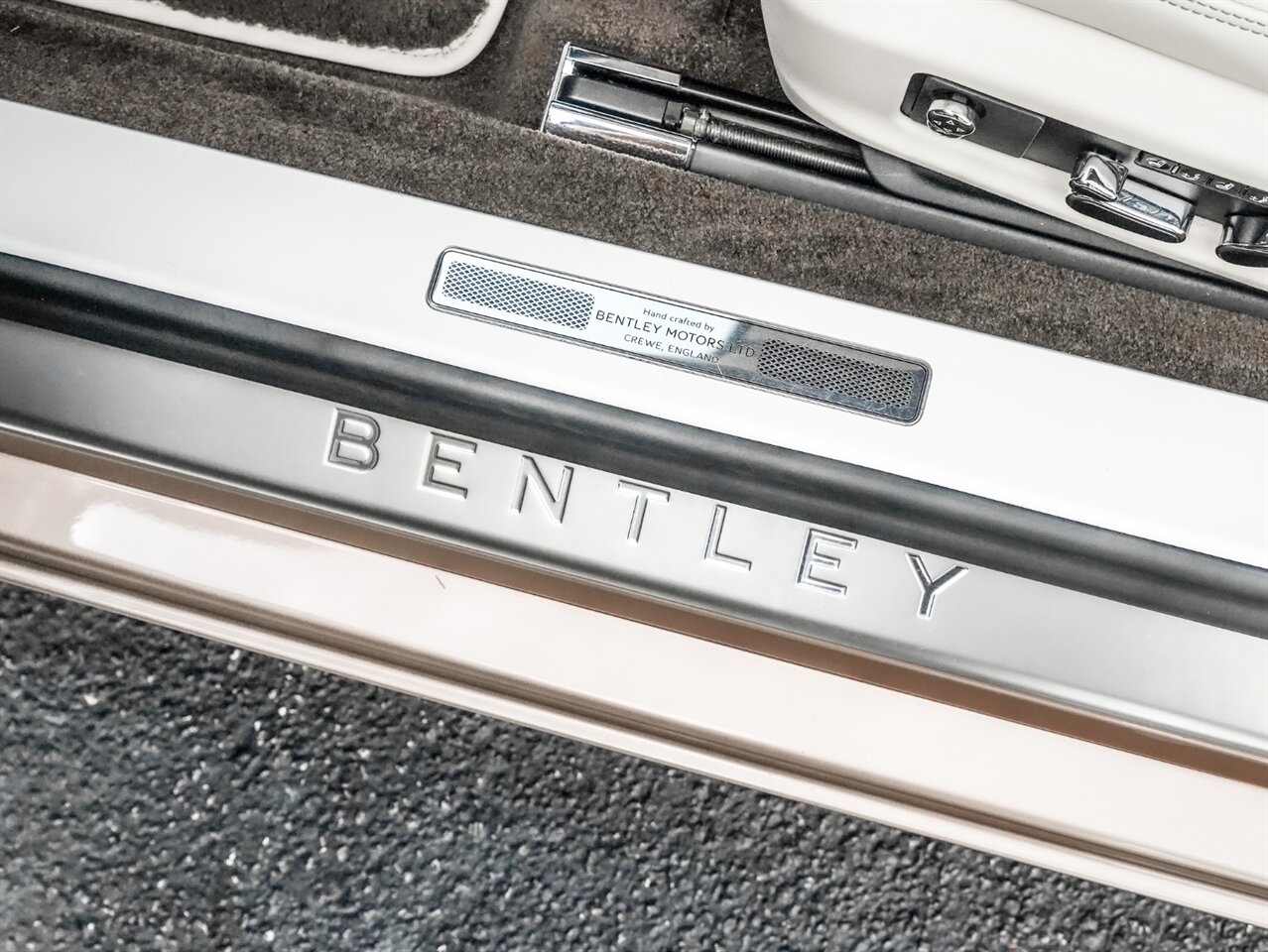 2021 Bentley Continental GT V8   - Photo 25 - Bonita Springs, FL 34134