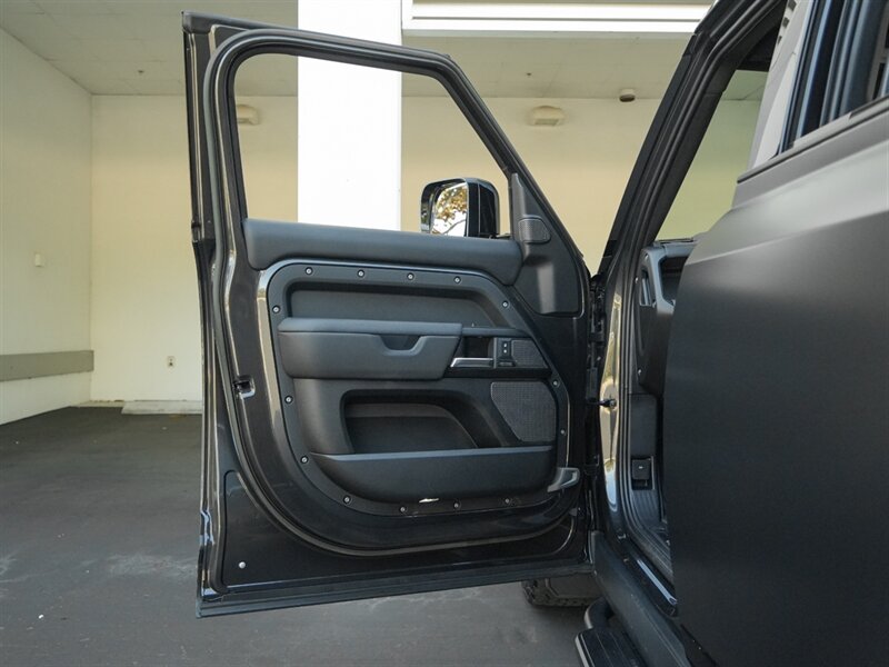 2023 Land Rover Defender 110 V8 Carpathian Edition   - Photo 26 - Bonita Springs, FL 34134