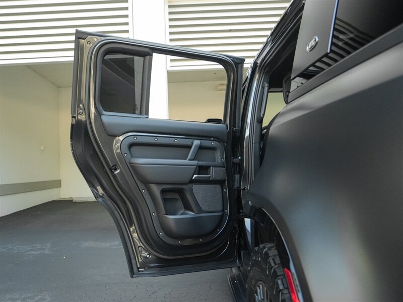 2023 Land Rover Defender 110 V8 Carpathian Edition   - Photo 32 - Bonita Springs, FL 34134