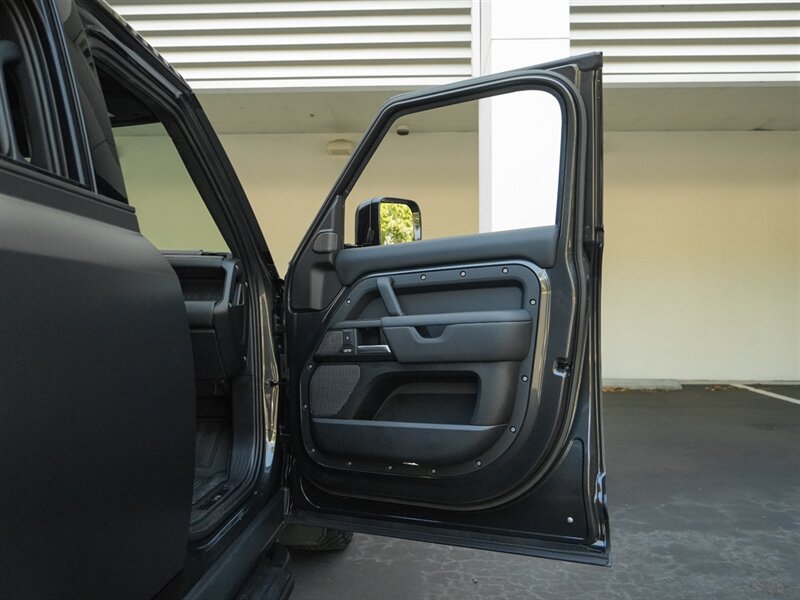 2023 Land Rover Defender 110 V8 Carpathian Edition   - Photo 36 - Bonita Springs, FL 34134