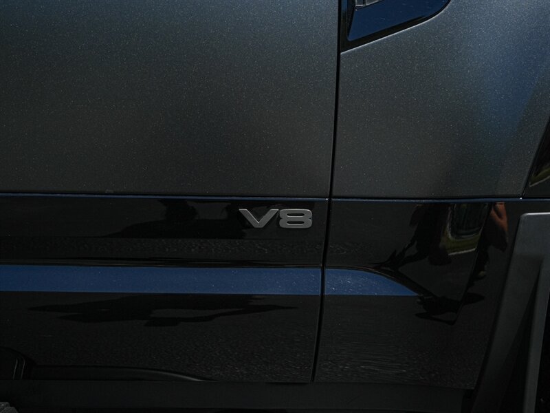 2023 Land Rover Defender 110 V8 Carpathian Edition   - Photo 67 - Bonita Springs, FL 34134
