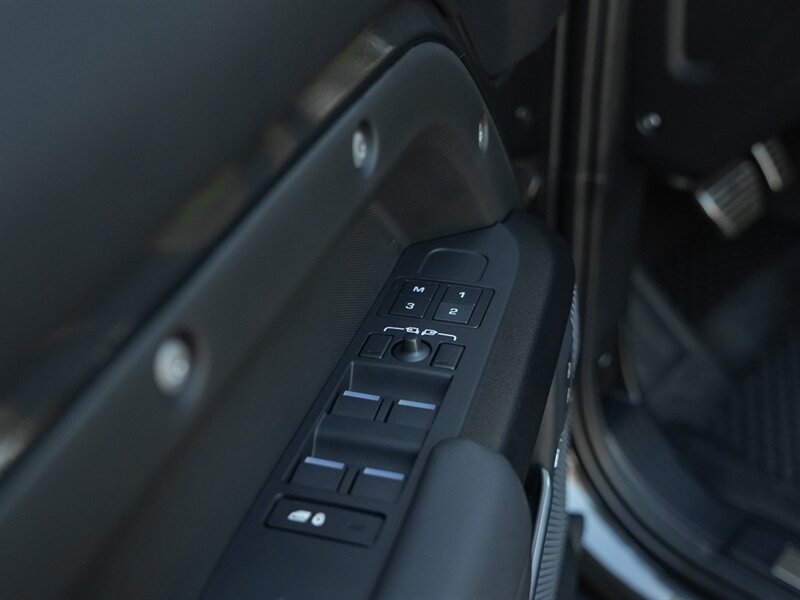 2023 Land Rover Defender 110 V8 Carpathian Edition   - Photo 28 - Bonita Springs, FL 34134
