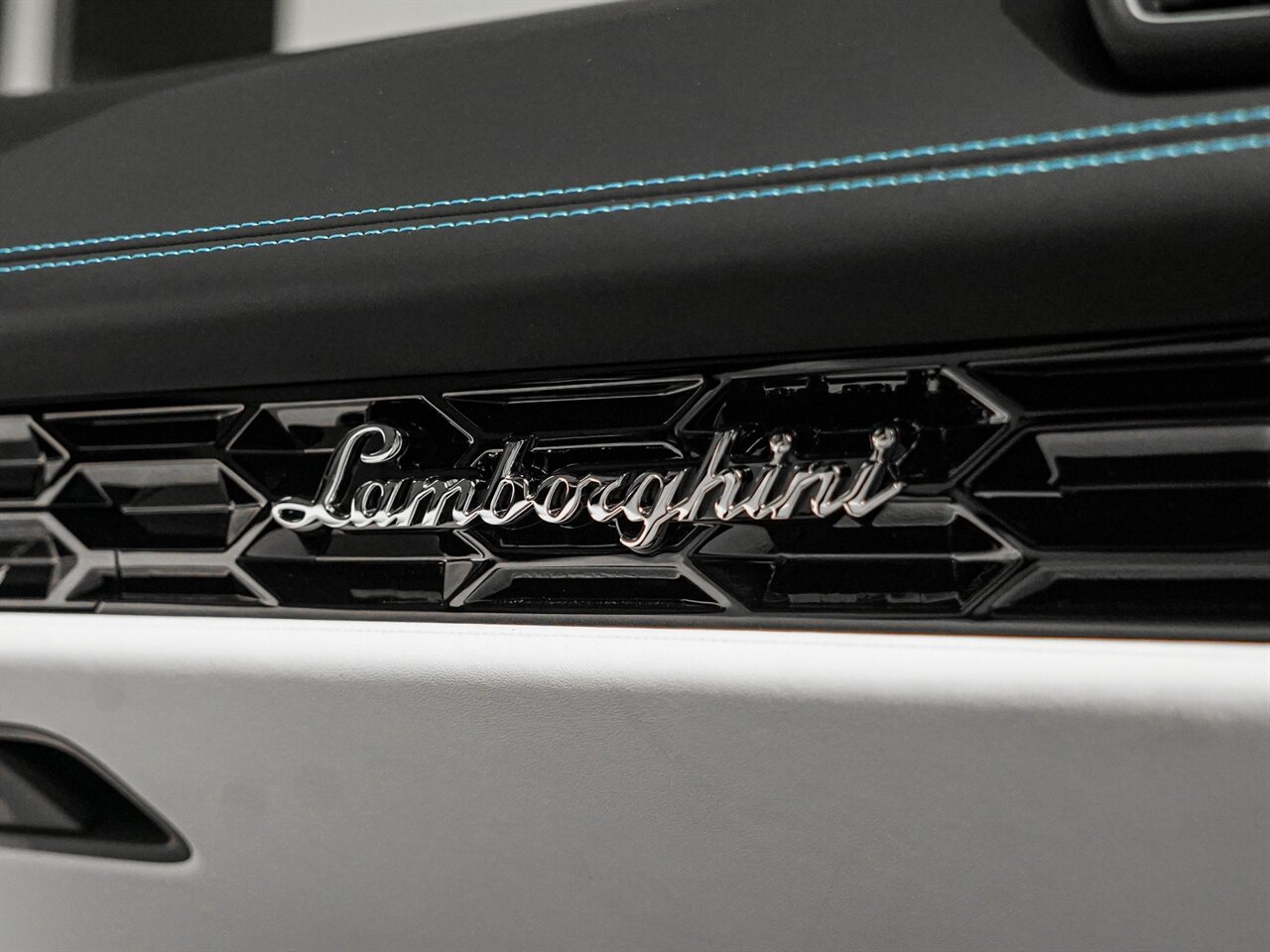 2021 Lamborghini Huracan EVO RWD   - Photo 34 - Bonita Springs, FL 34134