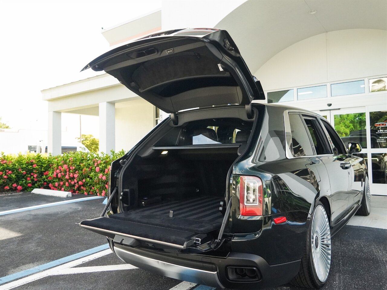 2020 Rolls-Royce Cullinan   - Photo 49 - Bonita Springs, FL 34134