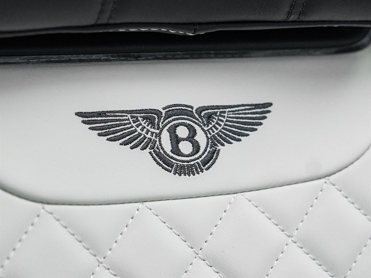 2019 Bentley Bentayga V8   - Photo 43 - Bonita Springs, FL 34134