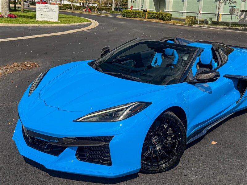 2023 Chevrolet Corvette Z06   - Photo 9 - Bonita Springs, FL 34134
