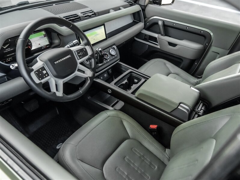 2022 Land Rover Defender 90 S   - Photo 2 - Bonita Springs, FL 34134
