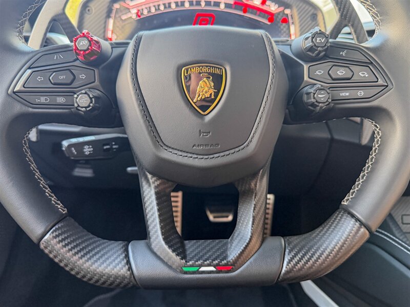 2024 Lamborghini Revuelto   - Photo 32 - Bonita Springs, FL 34134