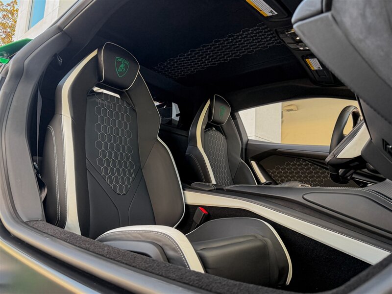 2024 Lamborghini Revuelto   - Photo 38 - Bonita Springs, FL 34134