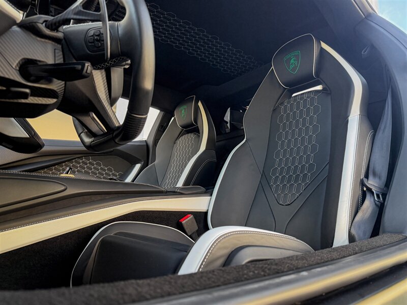 2024 Lamborghini Revuelto   - Photo 24 - Bonita Springs, FL 34134