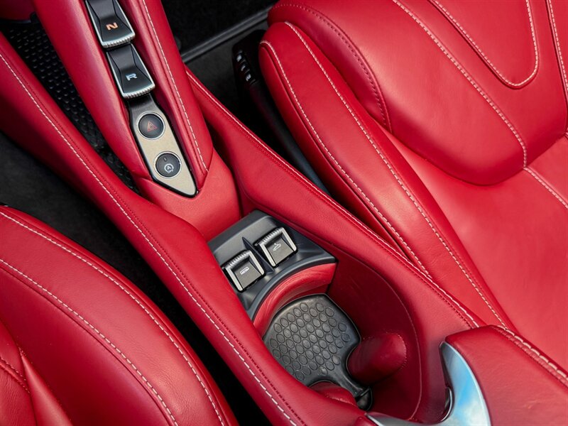 2024 McLaren 750S Spider - Photo 24 - Bonita Springs, FL 34134