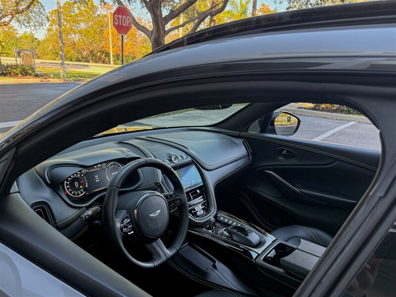 2021 Aston Martin DBX  