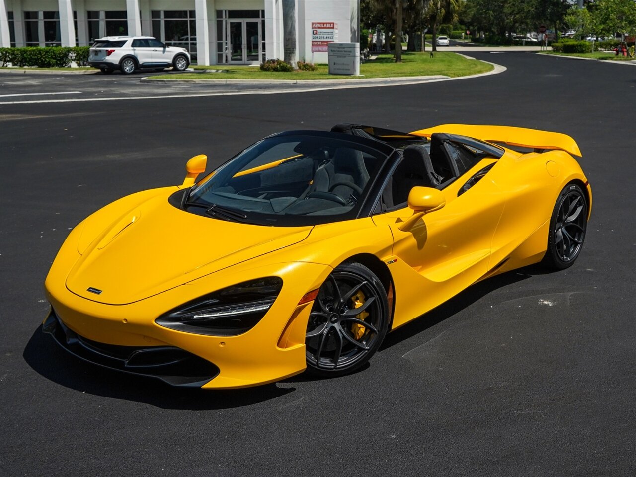 2021 McLaren 720S Spider Performance   - Photo 10 - Bonita Springs, FL 34134