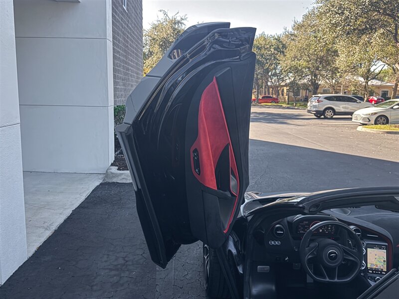 2022 McLaren 765LT Spider   - Photo 25 - Bonita Springs, FL 34134