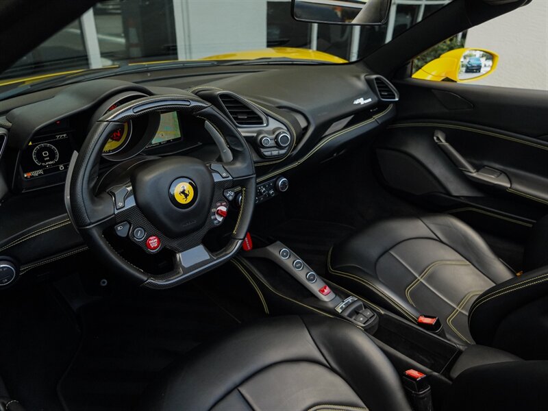 2018 Ferrari 488 Spider   - Photo 2 - Bonita Springs, FL 34134