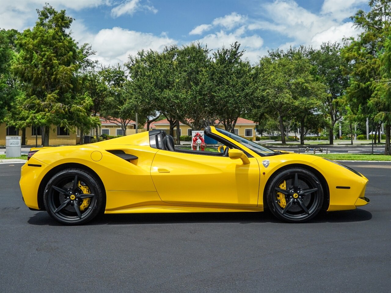 2018 Ferrari 488 Spider   - Photo 65 - Bonita Springs, FL 34134