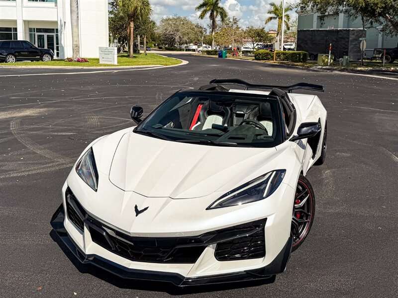 2023 Chevrolet Corvette Z06   - Photo 8 - Bonita Springs, FL 34134