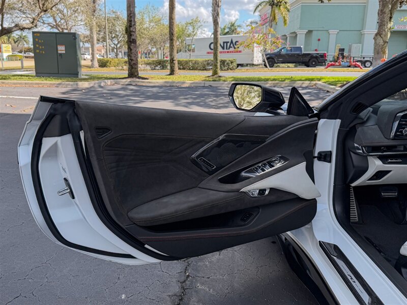 2023 Chevrolet Corvette Z06   - Photo 24 - Bonita Springs, FL 34134