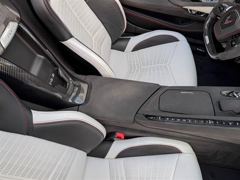 2023 Chevrolet Corvette Z06   - Photo 39 - Bonita Springs, FL 34134