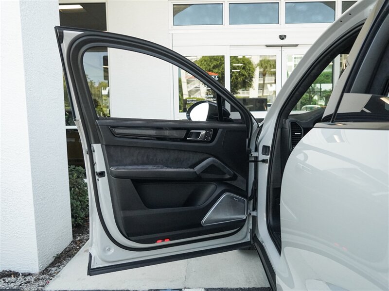 2022 Porsche Cayenne Turbo GT - Photo 28 - Bonita Springs, FL 34134